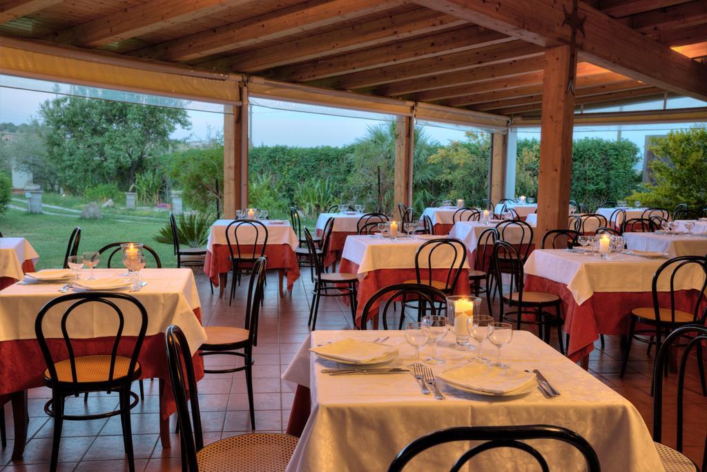 Agriturismo Biologico Corte Aragonese Santa Maria di Licodia Exteriör bild
