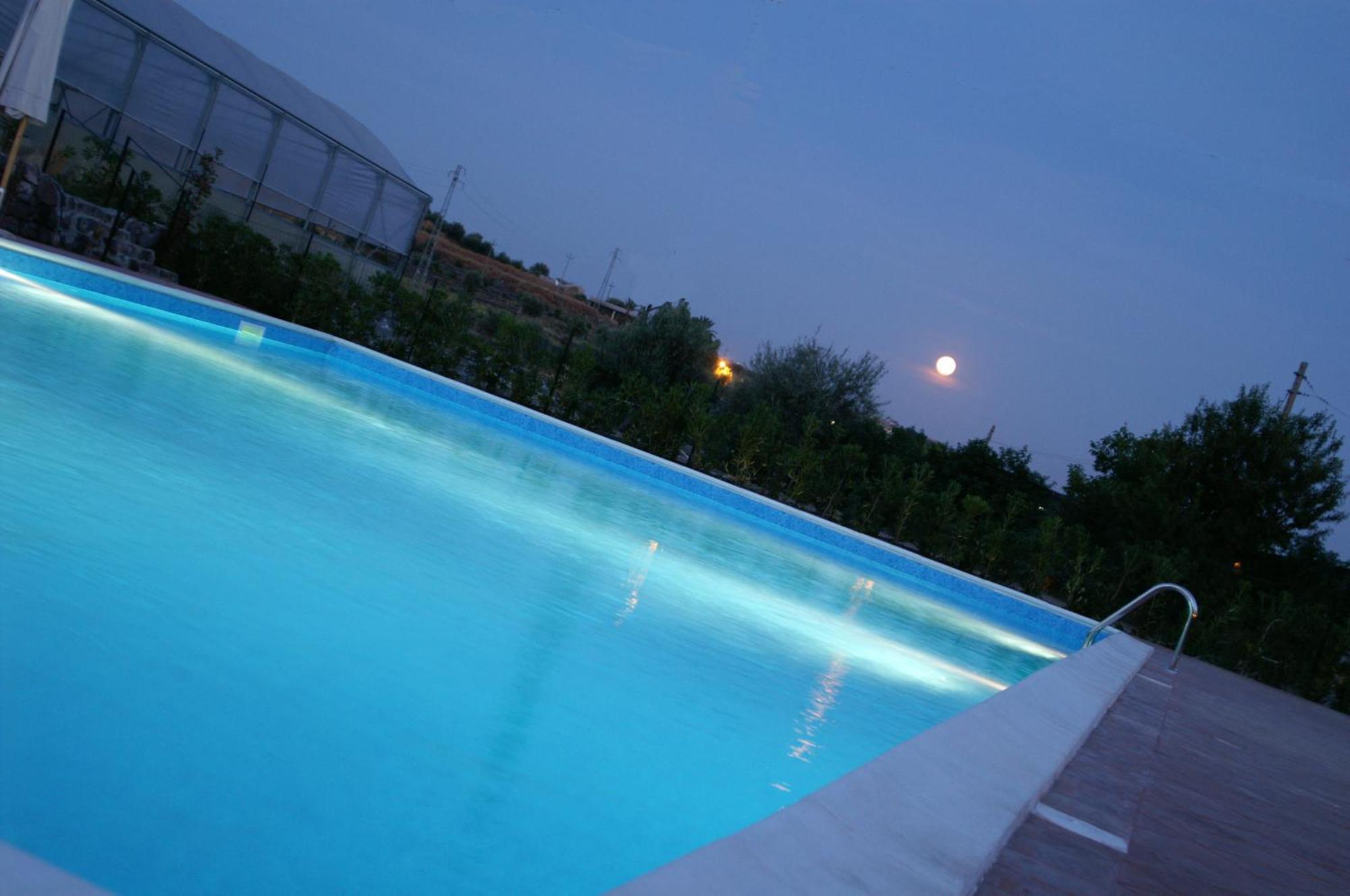 Agriturismo Biologico Corte Aragonese Santa Maria di Licodia Exteriör bild