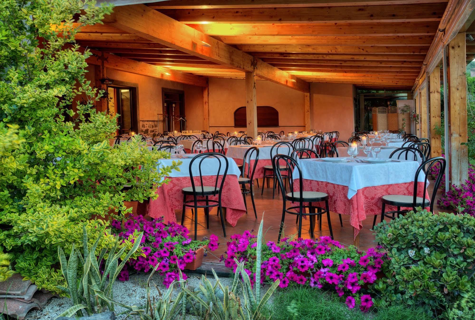Agriturismo Biologico Corte Aragonese Santa Maria di Licodia Exteriör bild
