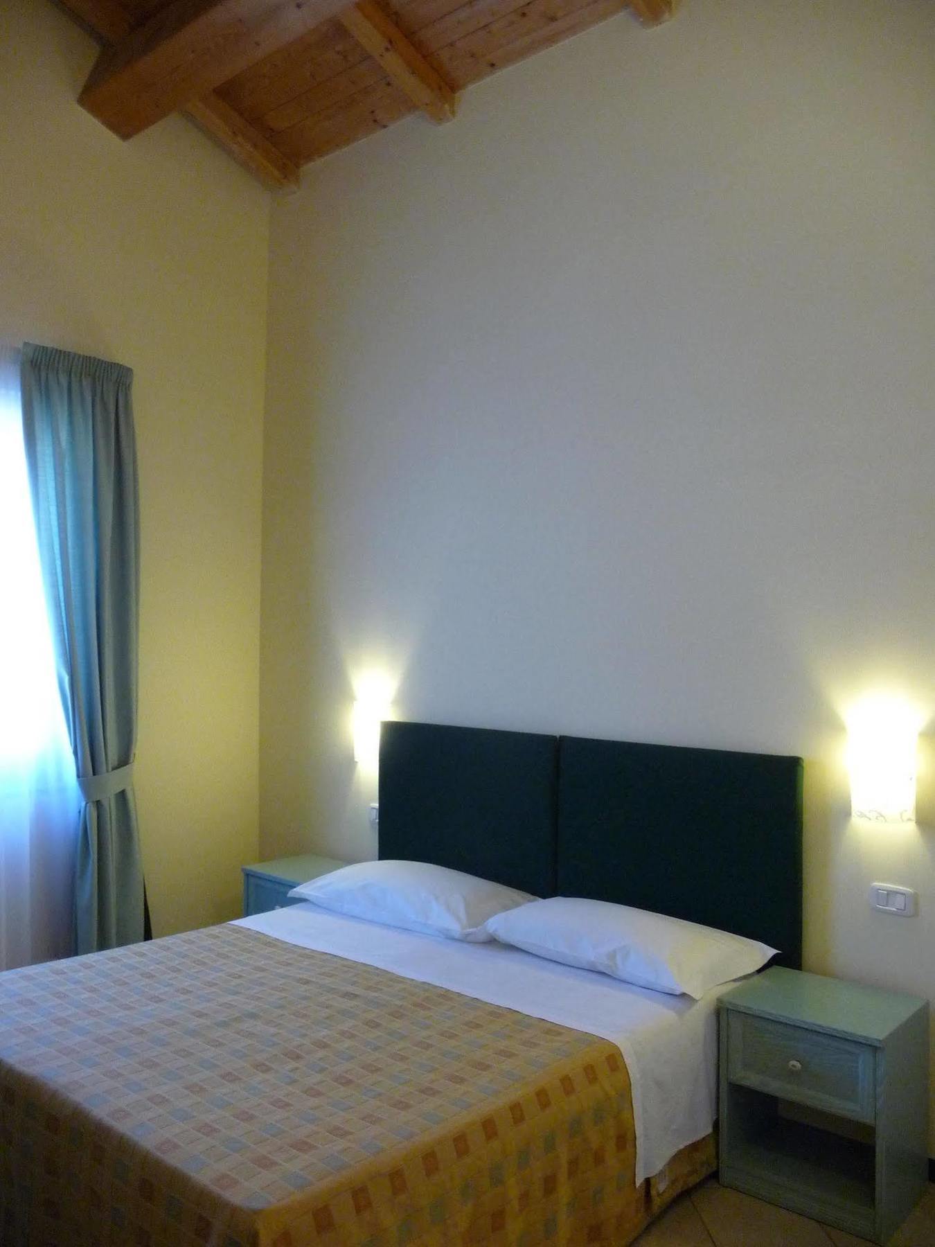 Agriturismo Biologico Corte Aragonese Santa Maria di Licodia Exteriör bild