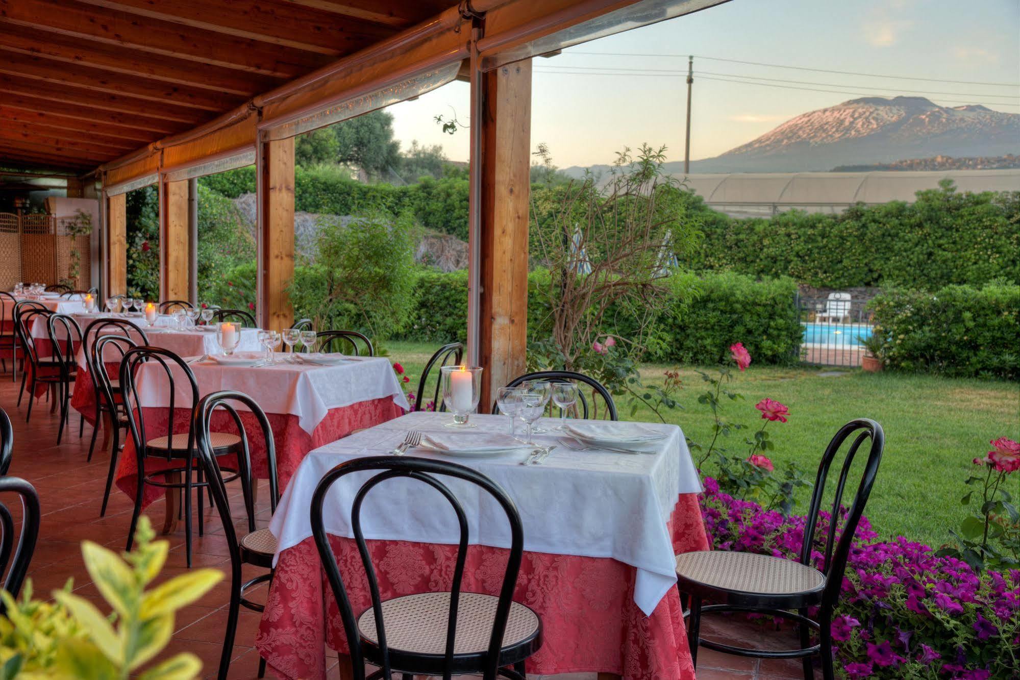 Agriturismo Biologico Corte Aragonese Santa Maria di Licodia Exteriör bild