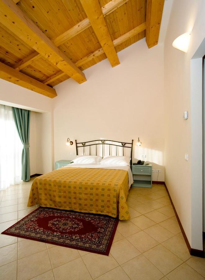 Agriturismo Biologico Corte Aragonese Santa Maria di Licodia Exteriör bild